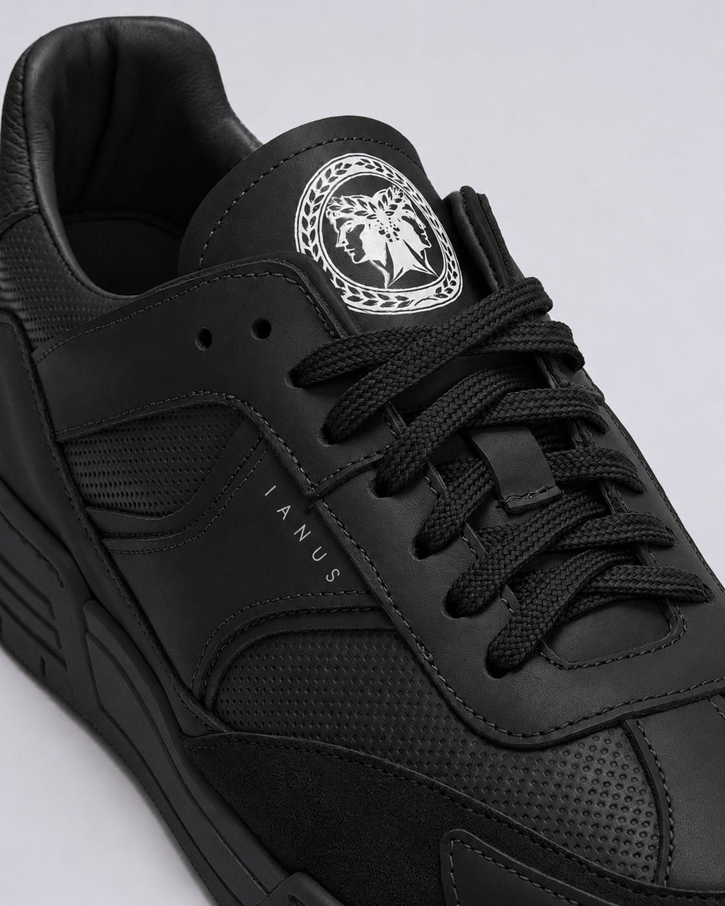 CERUS - black