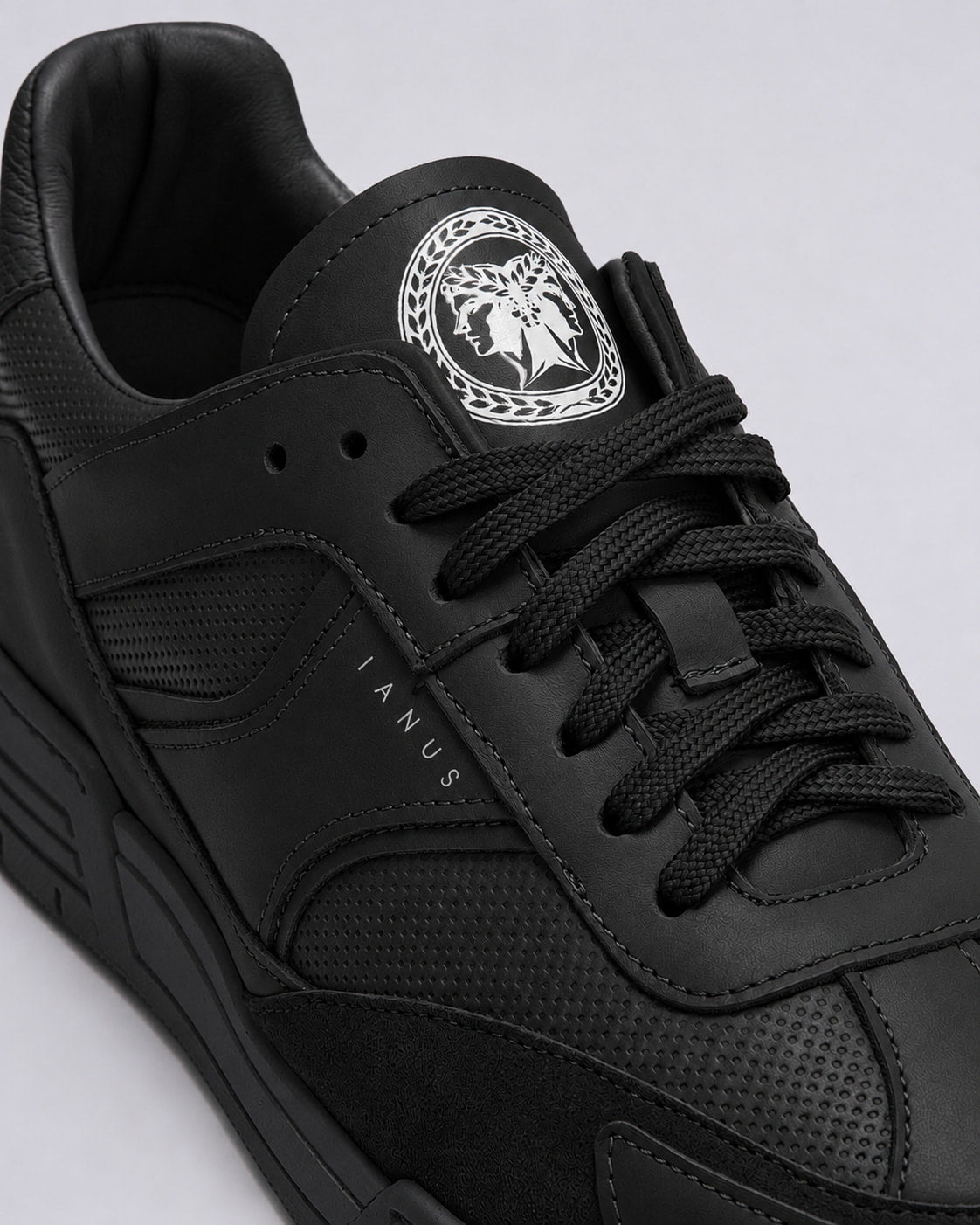 CERUS - black