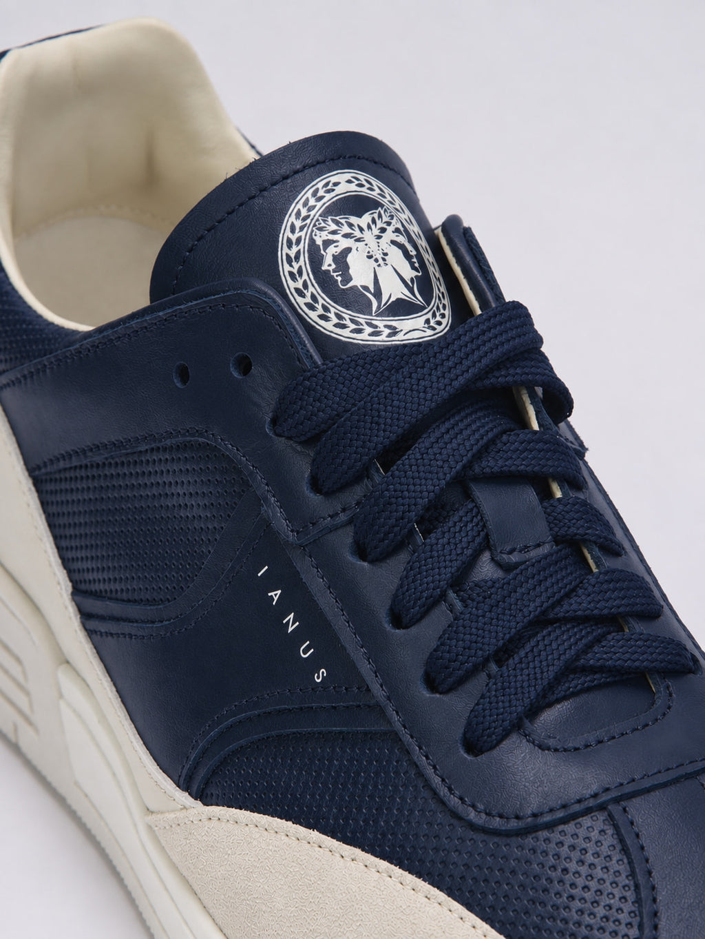 CERUS - blue/white
